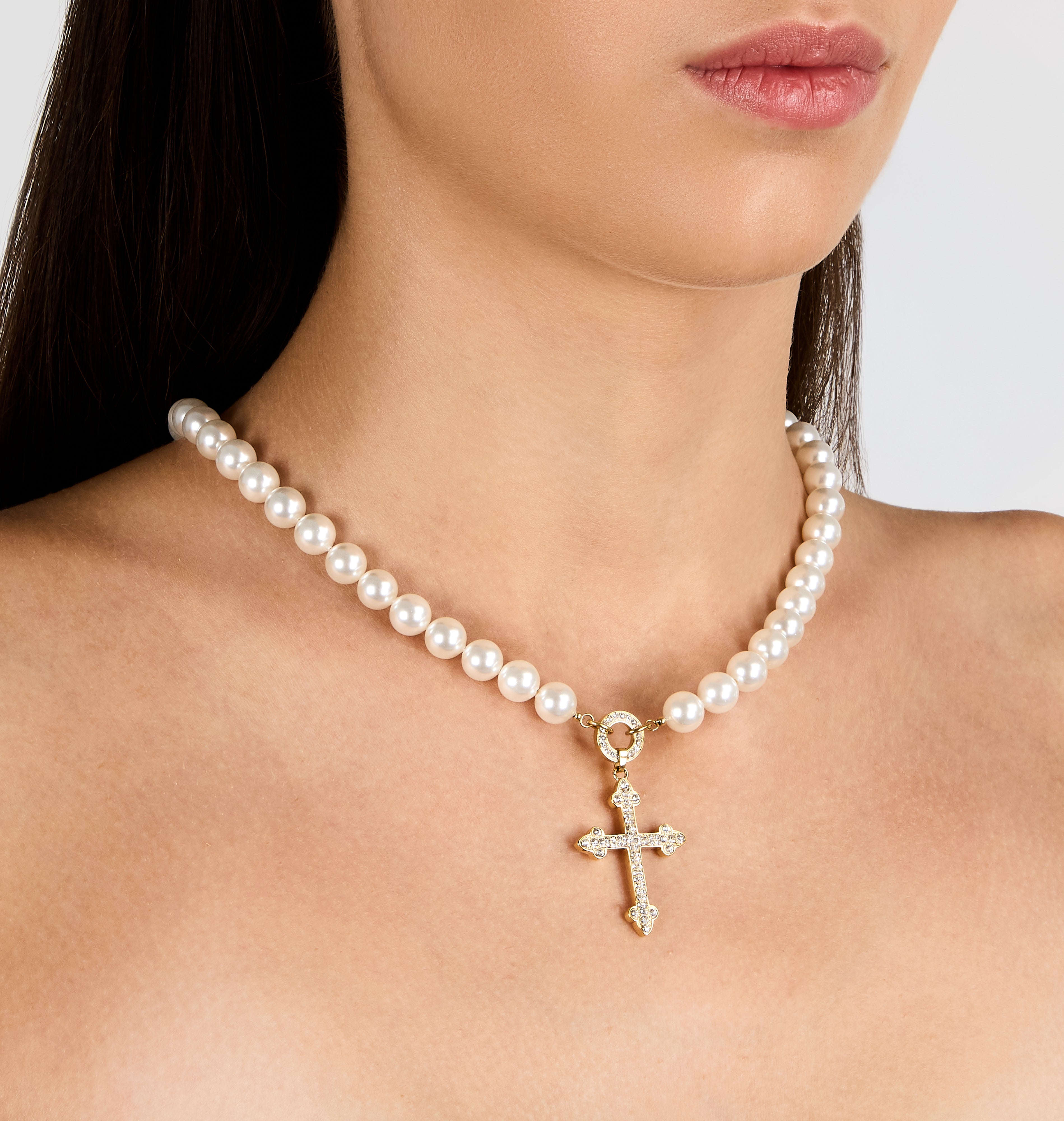COLLANA PERLE CON CROCE GOTICA PENDENTE
