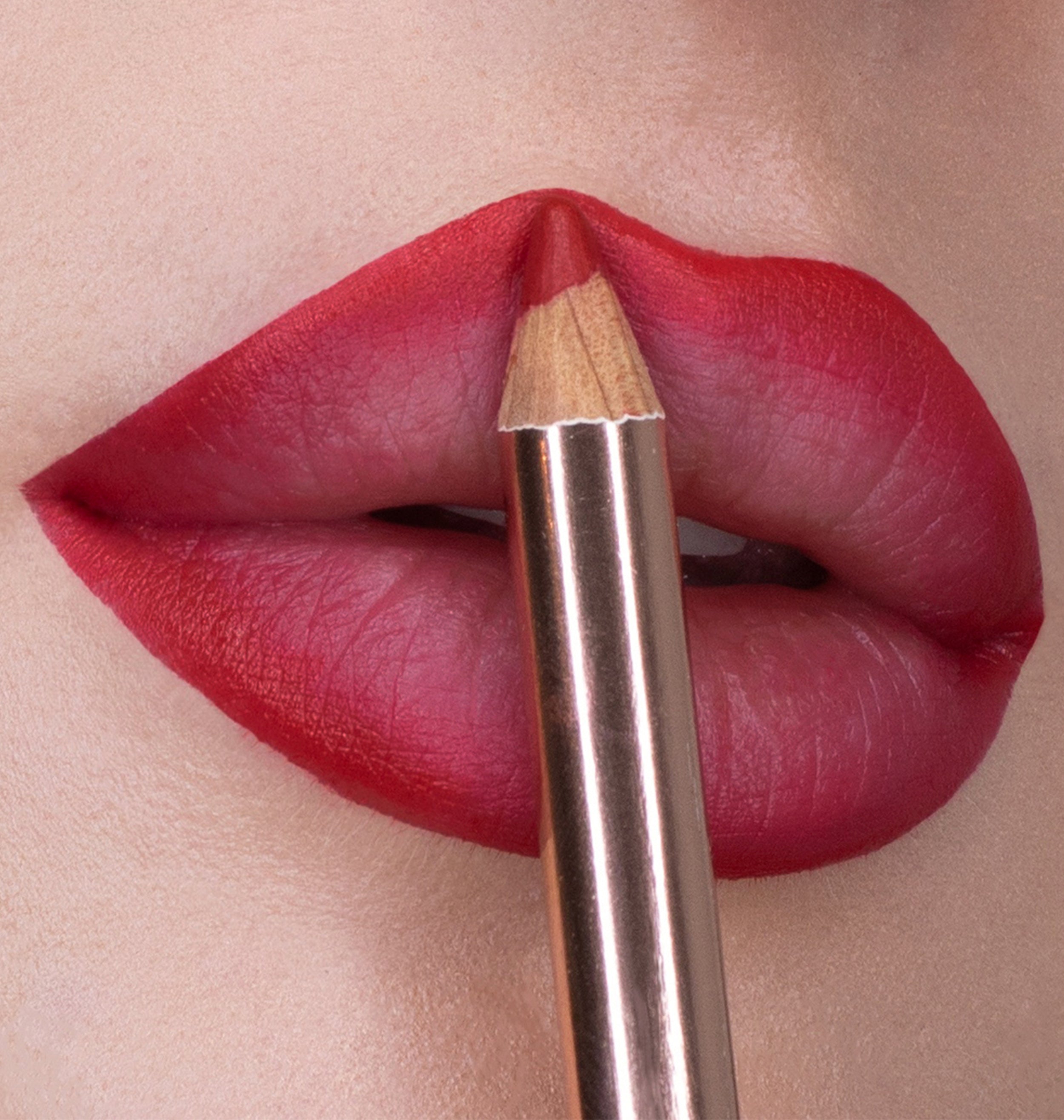 LIP LINER - KISS MARKER 01-thumbmail-3