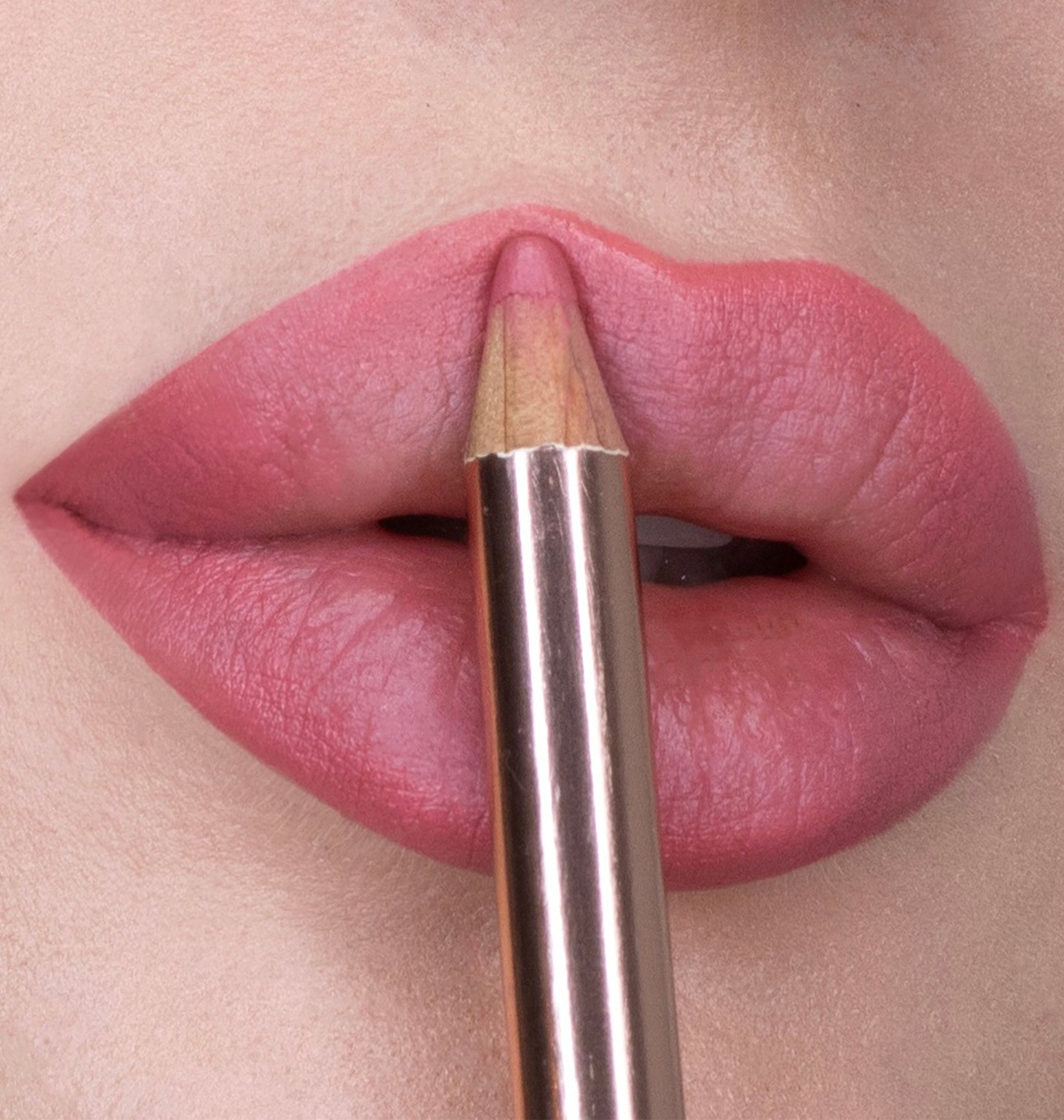 LIP LINER - KISS MARKER 02-thumbmail-3